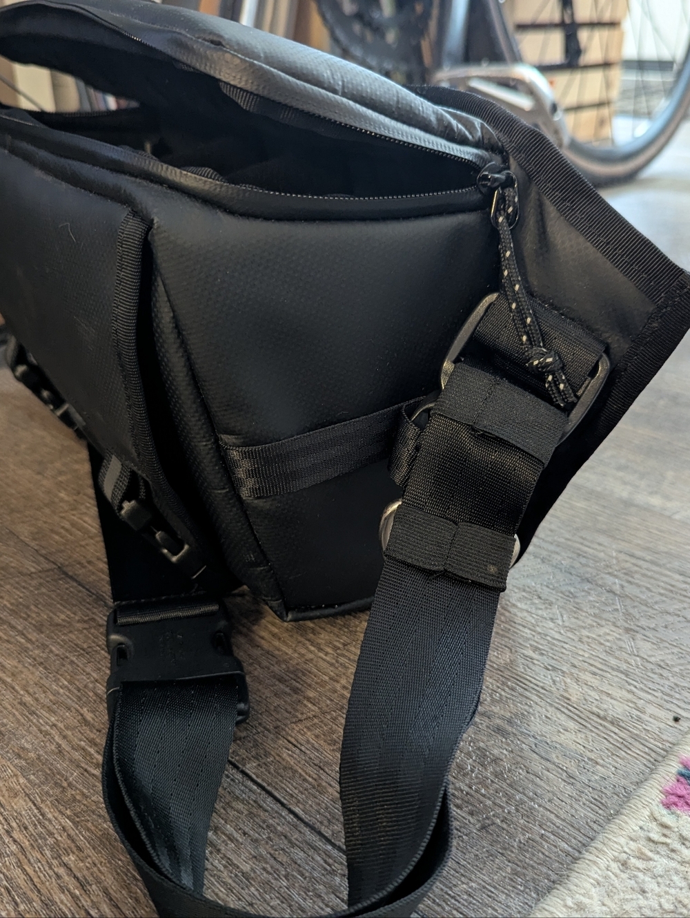 Chrome Industries Niko Camera Sling 2.0 - Picture 3 of 7